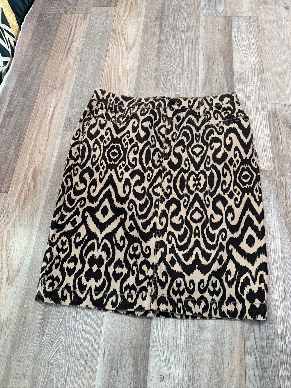 Jones New York Black and Beige Patterned Pencil Skirt
